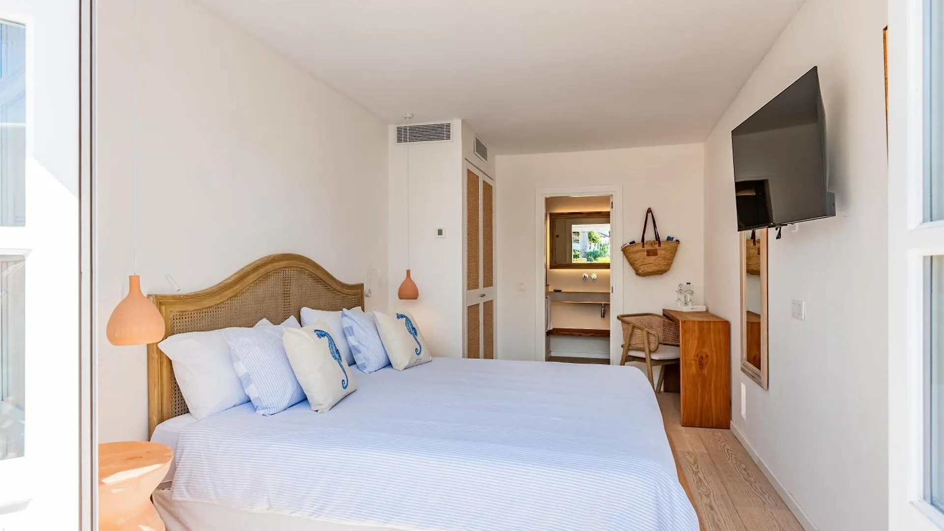 The Sea Club Bed & Breakfast Cala Ratjada  3*, Cala Ratjada (Mallorca) Spain